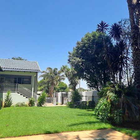 8 On Acacia Guesthouse Bedfordview Buitenkant foto