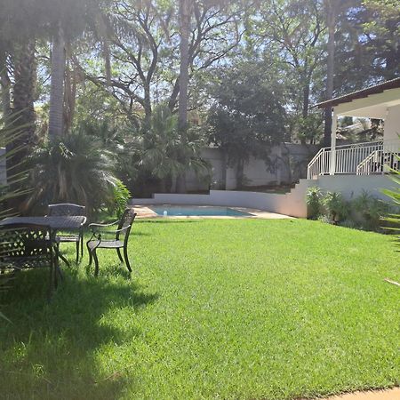 8 On Acacia Guesthouse Bedfordview Buitenkant foto