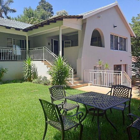 8 On Acacia Guesthouse Bedfordview Buitenkant foto