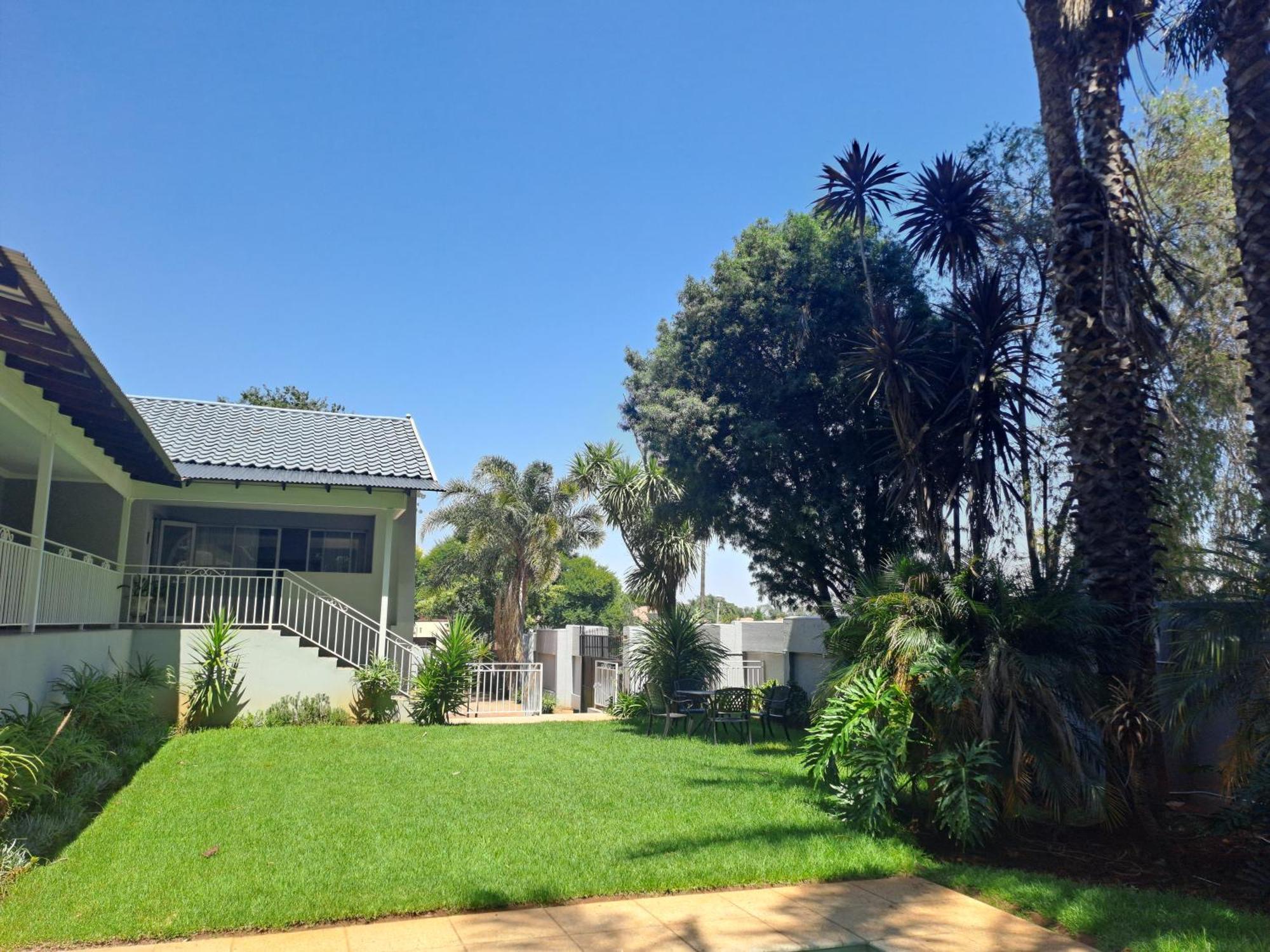 8 On Acacia Guesthouse Bedfordview Buitenkant foto
