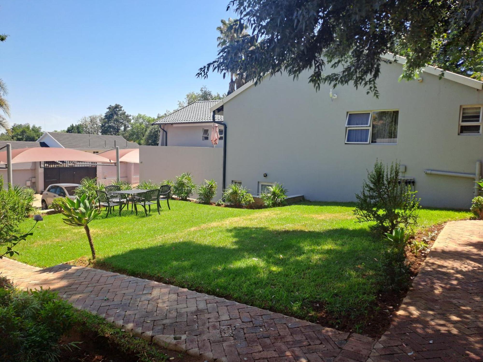 8 On Acacia Guesthouse Bedfordview Buitenkant foto