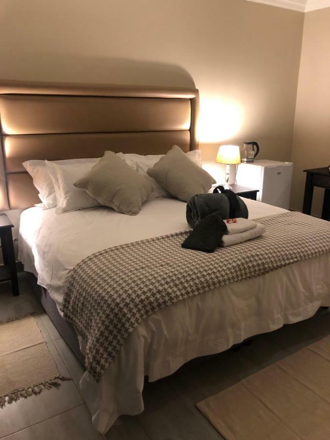 8 On Acacia Guesthouse Bedfordview Buitenkant foto
