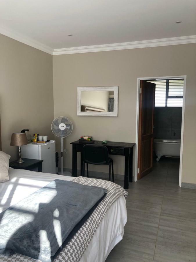 8 On Acacia Guesthouse Bedfordview Buitenkant foto