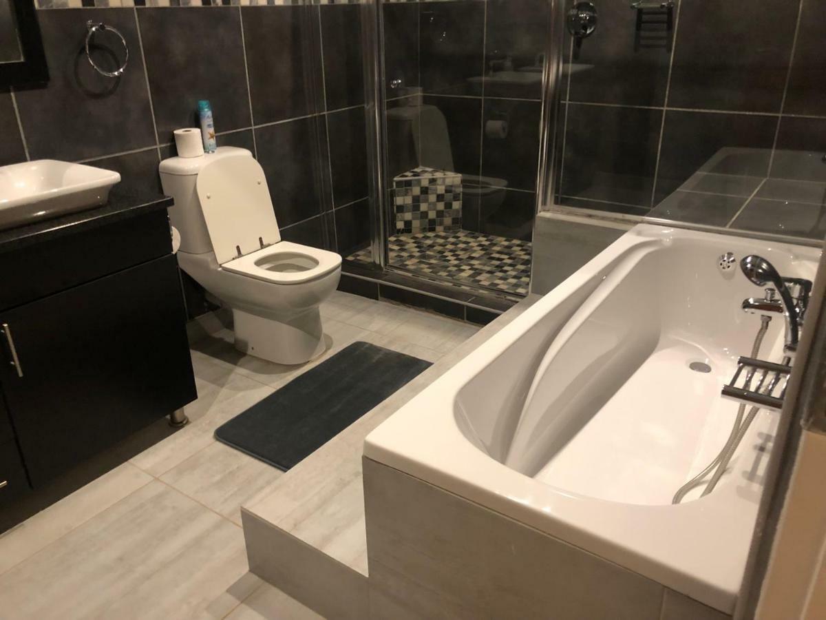 8 On Acacia Guesthouse Bedfordview Buitenkant foto
