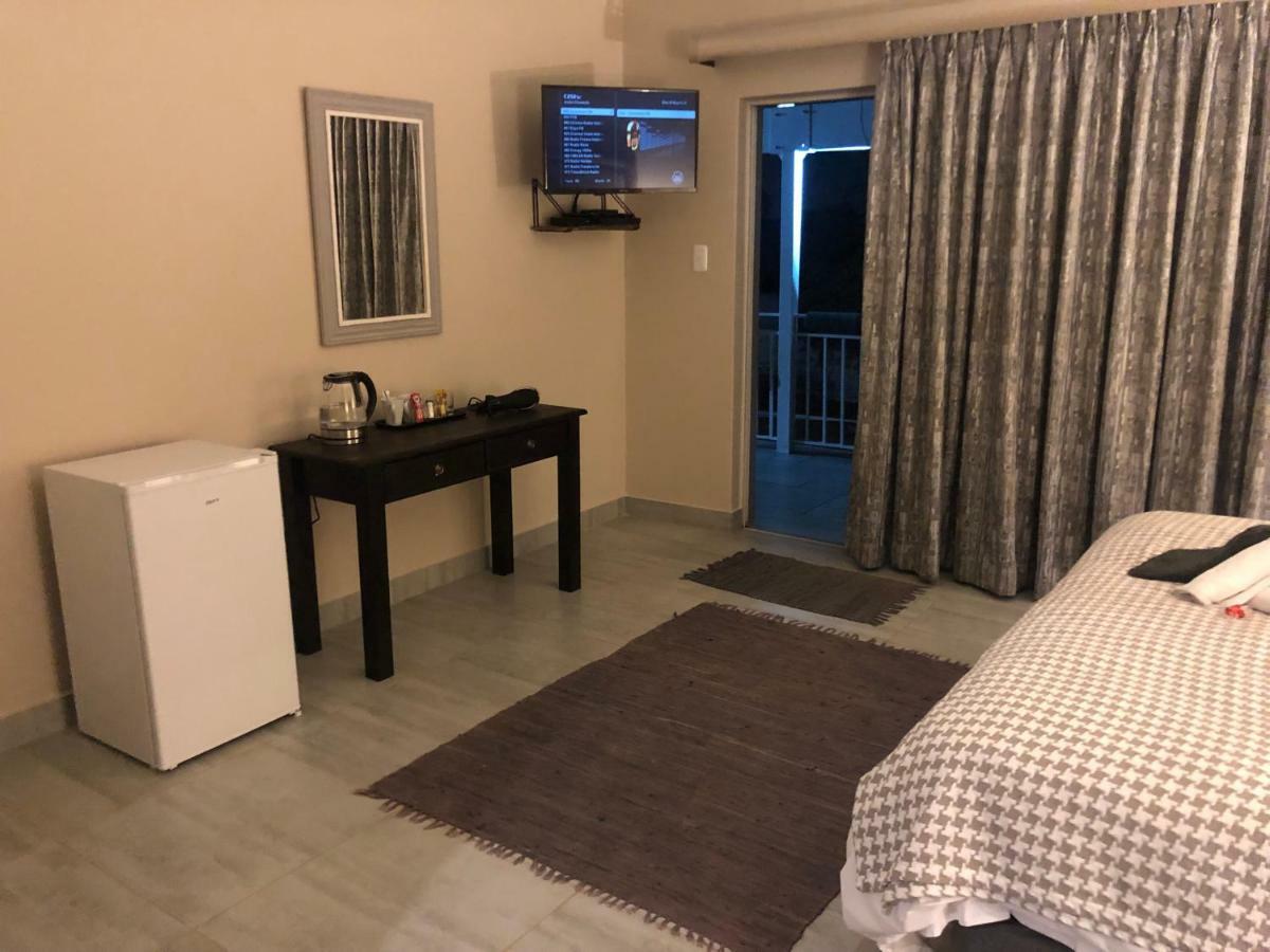 8 On Acacia Guesthouse Bedfordview Buitenkant foto
