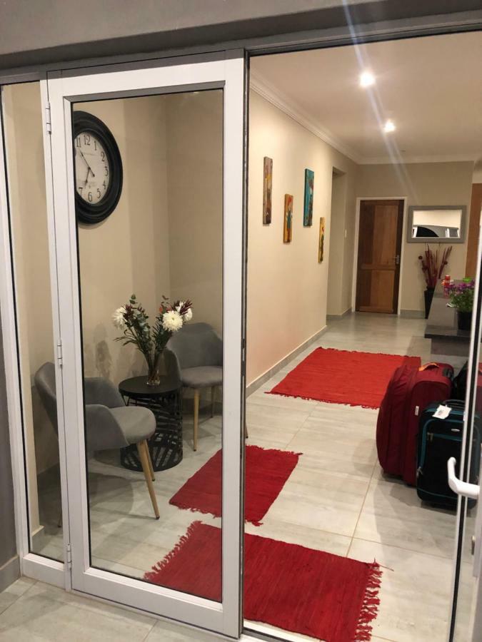 8 On Acacia Guesthouse Bedfordview Buitenkant foto