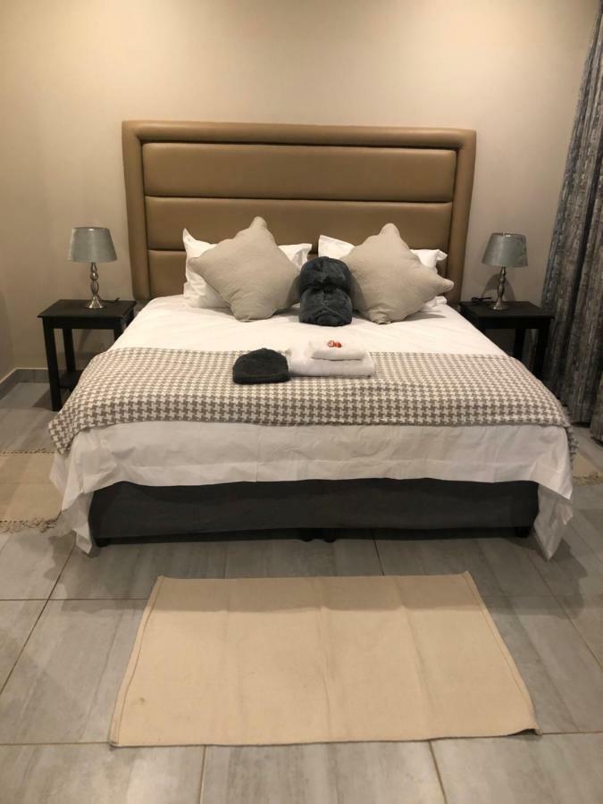 8 On Acacia Guesthouse Bedfordview Buitenkant foto