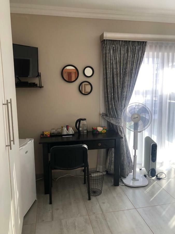 8 On Acacia Guesthouse Bedfordview Buitenkant foto