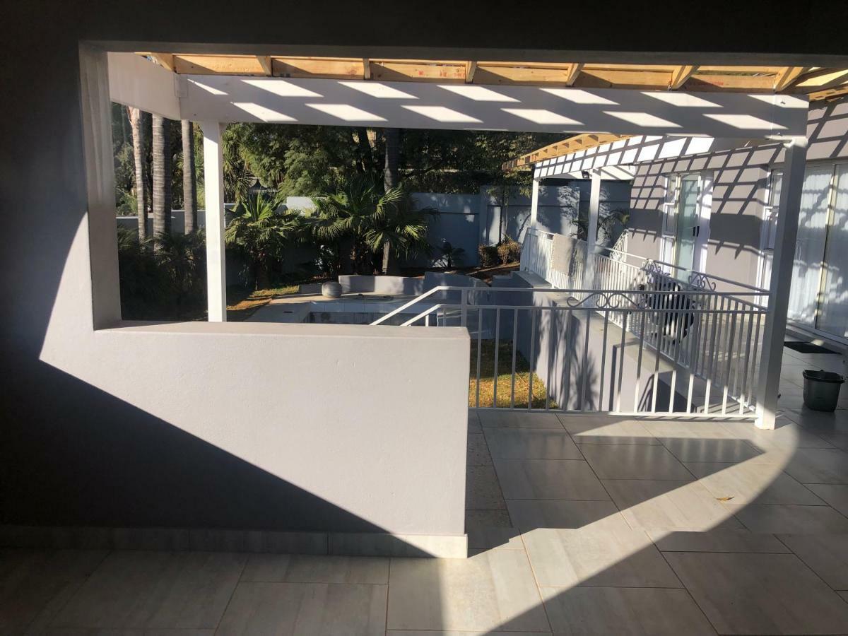 8 On Acacia Guesthouse Bedfordview Buitenkant foto