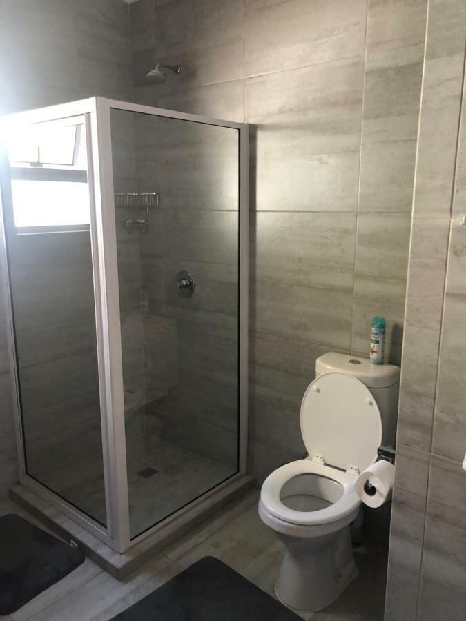 8 On Acacia Guesthouse Bedfordview Buitenkant foto