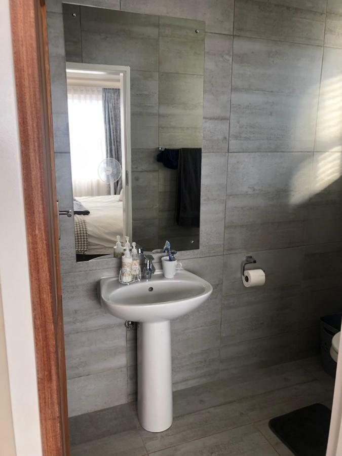 8 On Acacia Guesthouse Bedfordview Buitenkant foto