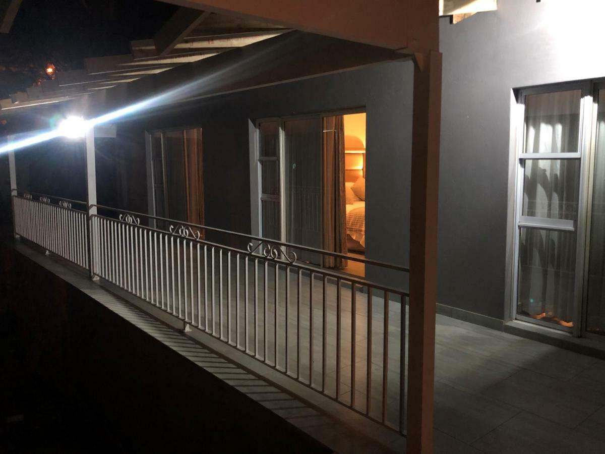 8 On Acacia Guesthouse Bedfordview Buitenkant foto