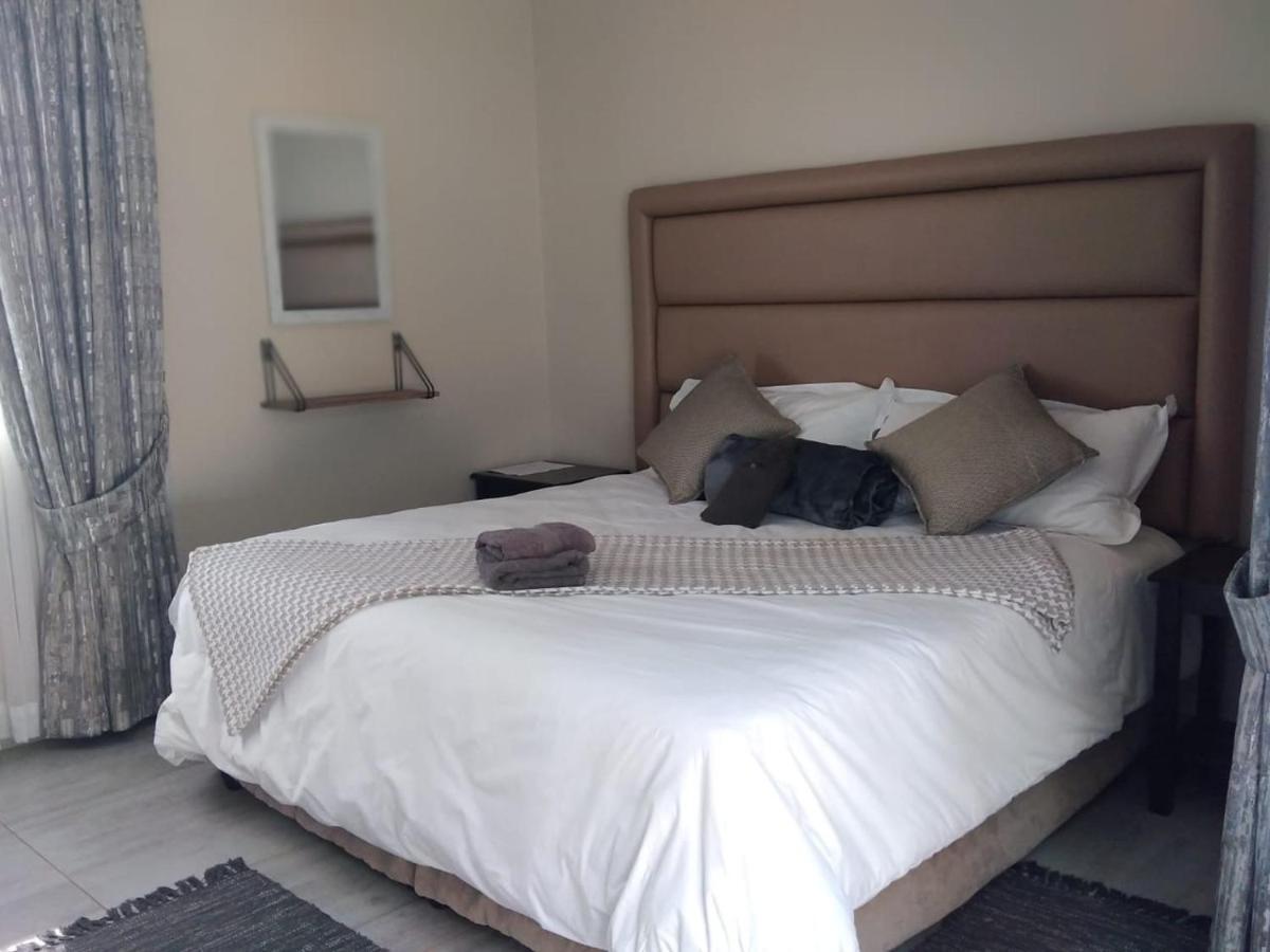 8 On Acacia Guesthouse Bedfordview Buitenkant foto