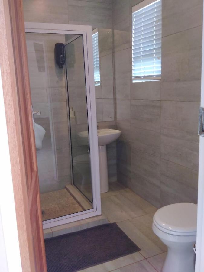 8 On Acacia Guesthouse Bedfordview Buitenkant foto